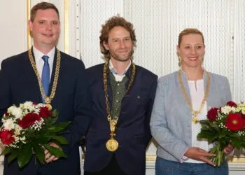Sebastian M. Niedermaier als neuer Bamberger OB vereidigt 19 Die drei Bürgermeister der Stadt Bamberg in der neuen
Amtsperiode: OB Sebastian M. Niedermaier (Mitte), Zweiter
Bürgermeister Jonas Glüsenkamp (l.) und Dritte Bürgermeisterin Eva
Jutzler (r.). Quelle: Stadtarchiv Bamberg, Jürgen Schraudner