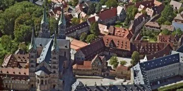 Internationaler Museumstag auf dem Bamberger Domberg 12 Die Museen auf dem Domberg laden am Sonntag, 17. Mai, anlässlich des Internationalen Museumstags zum kostenfreien
Kulturprogramm ein. Quelle: Hajo Dietz/Stadtplanungsamt Bamberg