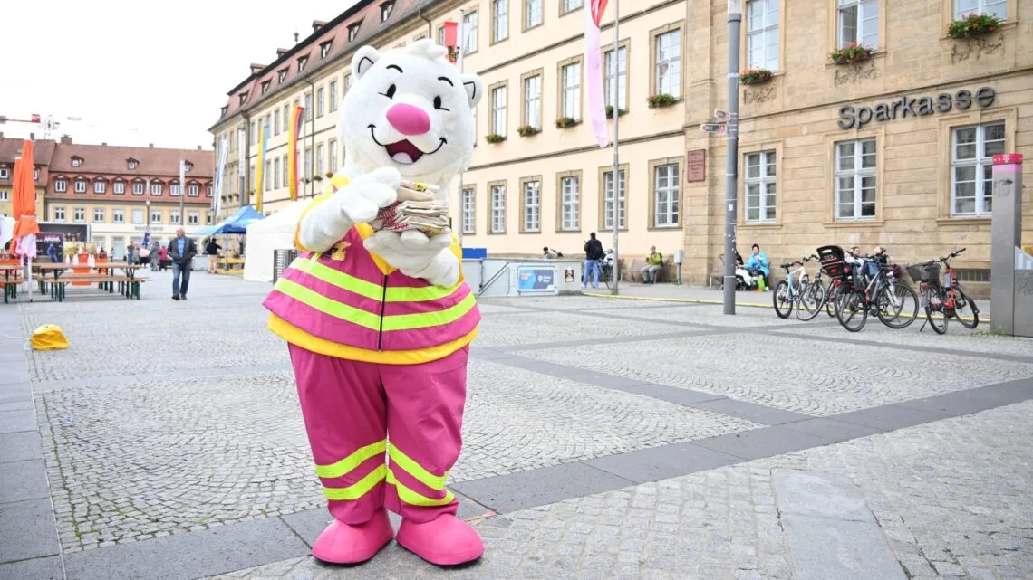 Deutschland trennt: Bamberg setzt Zeichen für bessere Mülltrennung 10 Auch der TRENN-BÄR wird, wie schon vor zwei
Jahren, wieder auf dem Maxplatz dabei sein. Quelle: Stadt Bamberg, Sonja Seufferth