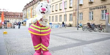 Deutschland trennt: Bamberg setzt Zeichen für bessere Mülltrennung 16 Auch der TRENN-BÄR wird, wie schon vor zwei
Jahren, wieder auf dem Maxplatz dabei sein. Quelle: Stadt Bamberg, Sonja Seufferth