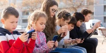 Online-Elternabend zu Social Media und psychischer Gesundheit in Bamberg 12 Symbolbild. Quelle: shutterstock - BearFotos
