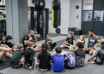Kampfsport-Ferienprogramm in Bamberg für Kinder & Jugendliche (Sommerferien 2026) 11 Im GYMRAY-Ferienprogramm wechseln sich Technik, Bewegung und gemeinsame Besprechungen ab. So werden die Kinder altersgerecht an den Kampfsport herangeführt. Foto: @rachelsharonnn