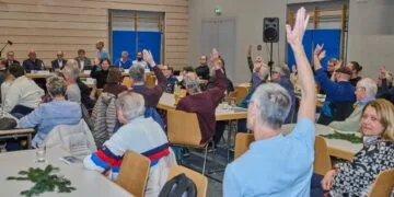 Erste Bürgerversammlung 2026: Stadtspitze lädt zum Austausch ein 13 Bei der Bürgerversammlung können Bürgerinnen und
Bürger aus der Stadt Bamberg auch Anträge an den Stadtrat stellen. Quelle: Stadtarchiv Bamberg, Jürgen Schraudner