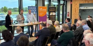 Bamberg stärkt den Wirtschaftsstandort: Stadtrat beschließt Wirtschaftsbeirat 16 Auch bei einer Veranstaltung des Wirtschaftsclubs
hat Oberbürgermeister Sebastian M. Niedermaier jüngst vorgestellt,
wie Wirtschaftssenat und -beirat künftig arbeiten sollen. Quelle: Stadt Bamberg, Michael Memmel