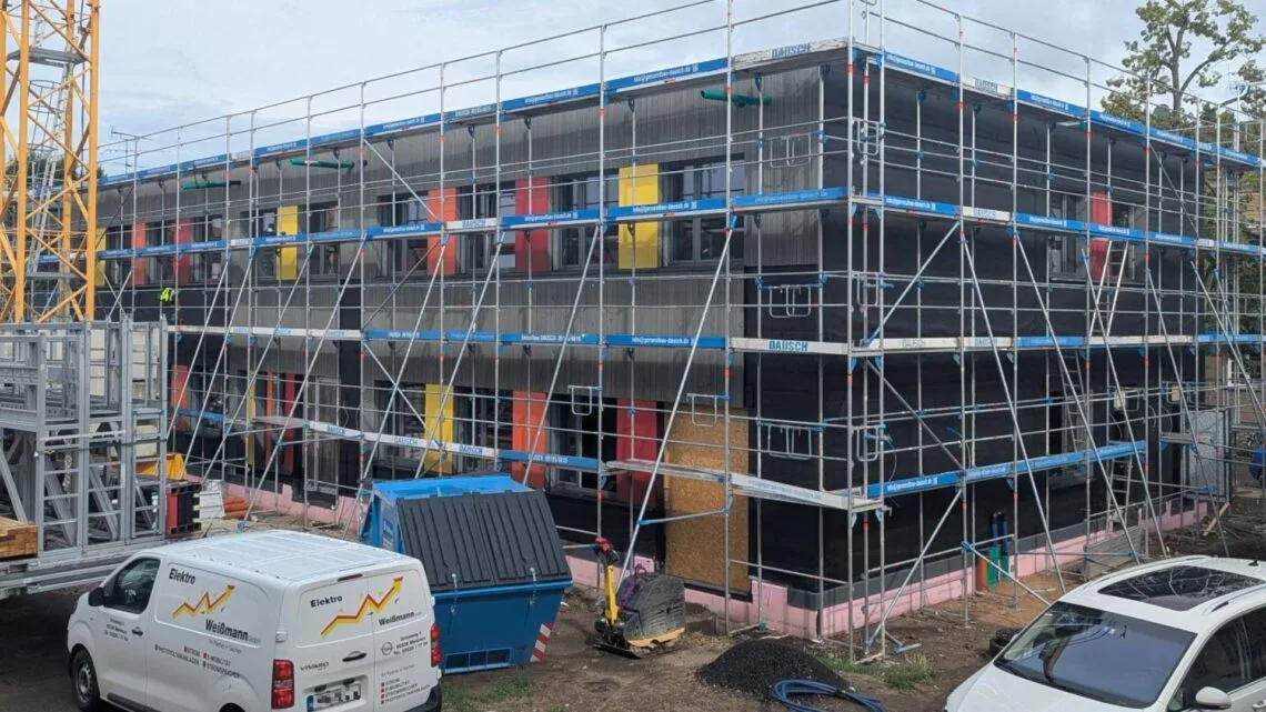 Die Arbeiten an der Rupprechtschule sind in vollem
Gange: Ab September werden im neuen Erweiterungsbau auf dem
Schulgelände zusätzliche Klassenzimmer und Ganztagsräume zur
Verfügung stehen. Quelle: Stadt Bamberg, Juliane Renninger