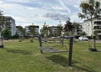 Neuer Pocket-Park auf der Bamberger ERBA eröffnet 12 Hängematten und viele Bäume laden zum Verweilen im neuen
Pocket-Park ein. / Foto: Stadt Bamberg, Michaela Schraetz