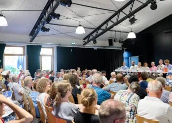 Große Beteiligung bei Bürgerversammlung in der Bamberger KUFA 17 Die erste Bürgerversammlung dieses Jahres fand
trotz Hitze großen Zuspruch. Quelle: Stadt Bamberg, Sonja Seufferth