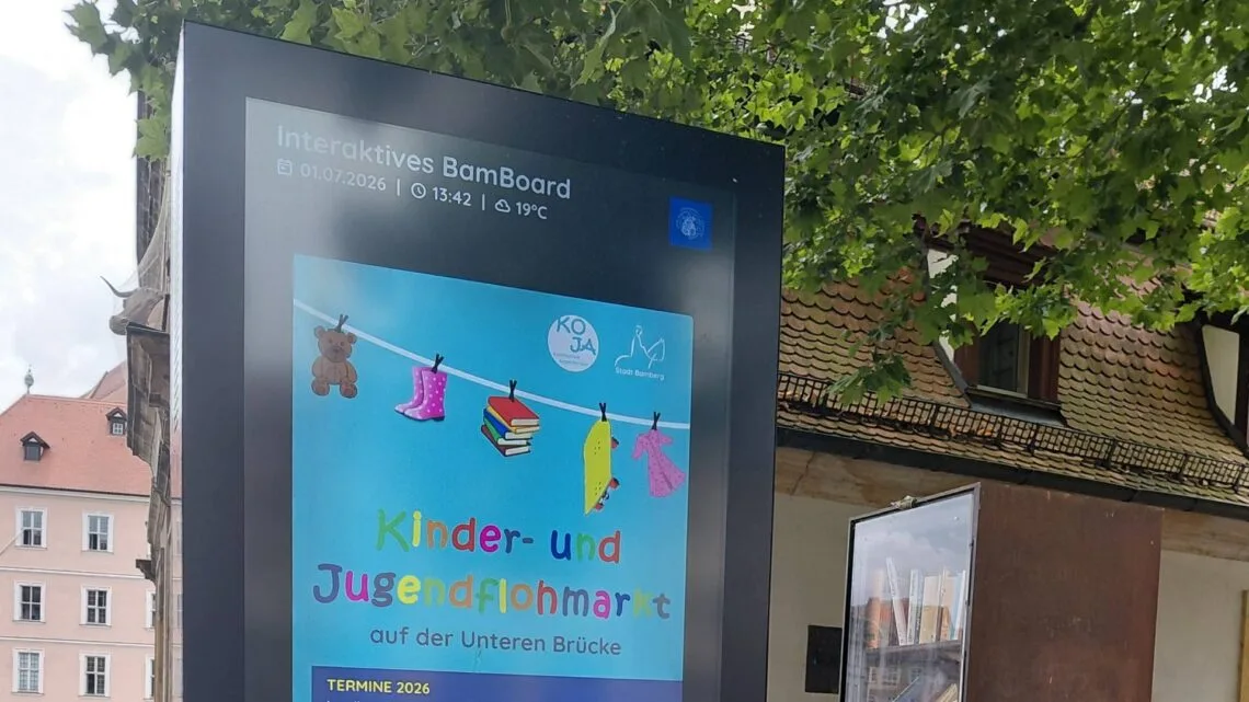 Veranstaltungsplakate im BamBoard am Kranen. Quelle: Smart City Bamberg