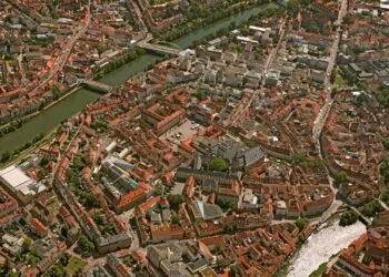 Bamberg will Wohnraum besser vor Ferienwohnungen schützen 12 Im erweiterten Innenstadtbereich ist es laut der
geänderten Bebauungspläne nun nicht mehr möglich, Wohnraum in
Ferienwohnungen umzunutzen. Quelle: Stadt Bamberg, Hajo Dietz