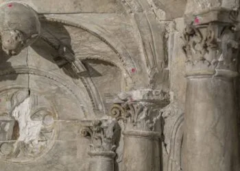 Bamberg: Restaurierung in St. Michael geht weiter 16 Die Epitaphe weisen diverse Fehlstellen und Risse auf, die nun
beseitigt werden. / Foto: Bürgerspitalstiftung Bamberg