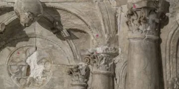 Bamberg: Restaurierung in St. Michael geht weiter 13 Die Epitaphe weisen diverse Fehlstellen und Risse auf, die nun
beseitigt werden. / Foto: Bürgerspitalstiftung Bamberg