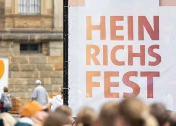 Heinrichsfest 2026 in Bamberg lädt zu vier Tagen voller Begegnung und Musik ein 15 Heinrichsfest-Banner. Buntes Programm am Heinrichsfest-Sonntag, 13. Juli 2025. Quelle: Pressestelle Erzbistum Bamberg / Dominik Schreiner
