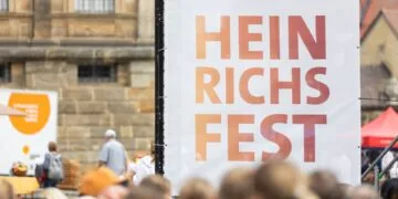 Heinrichsfest 2026 in Bamberg lädt zu vier Tagen voller Begegnung und Musik ein 13 Heinrichsfest-Banner. Buntes Programm am Heinrichsfest-Sonntag, 13. Juli 2025. Quelle: Pressestelle Erzbistum Bamberg / Dominik Schreiner