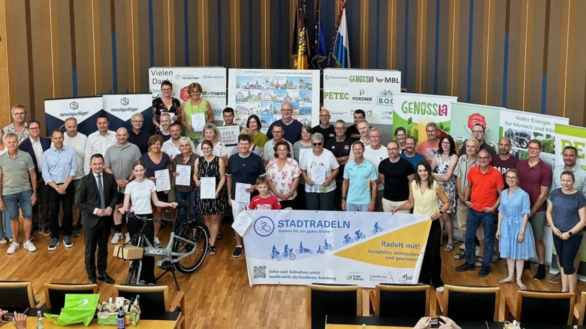 Gruppenbild STADTRADELN-Preisverleihung 2026 (Bildquelle: Landratsamt Bamberg/Schellakowsky-Weinsheimer)