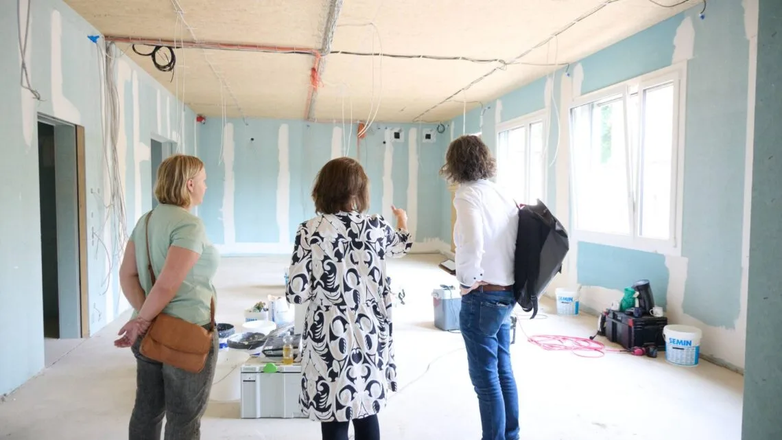 Bei der diesjährigen Schulhausbegehung informierten sich die
Stadtratsmitglieder vor Ort in der Rupprechtschule. Quelle: Stadt Bamberg, Sonja Seufferth