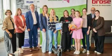 Bamberger Ausbildungsmesse 2026 zieht positive Bilanz 16 Von links: Patricia Leistner (Leiterin der Wirtschaftsförderung Landkreis Bamberg), Tina Kröner (Wirtschaftsförderung Landkreis Bamberg),
Michael Stammberger (Leiter Ausbildung, Brose), Ruth Pflaum (Gesellschafterin & Geschäftsleitung Pflaum Logistik), Isabell (Gewinnerin 1. Preis), Jennifer Wichert (Mich. Weyermann® GmbH & Co. KG), Luisa-Maria Klug (Mich. Weyermann® GmbH & Co. KG), Maria (Gewinnerin 3. Preis), Lisa Thein (Wirtschaftsförderung Stadt Bamberg), Dominik Nakic (Geschäftsführer von Bamberg Congress+Event), Alina Lenhardt
(Bamberg Congress+Event).
Quelle: Jürgen Schraudner, Stadtarchiv Bamberg