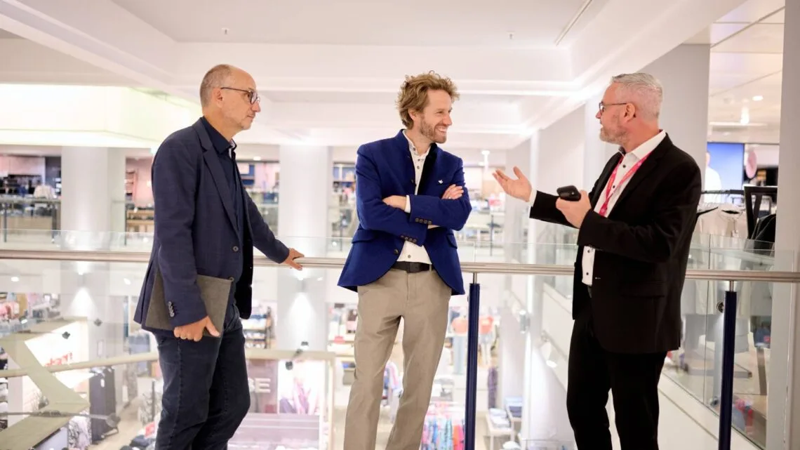 (v.l.n.r.): Wirtschaftsreferent Dr: Stefan Goller, OB Sebastian M. Niedermaier, Matthias
Baluses (Filialgeschäftsführer des Warenhauses Galeria Bamberg)