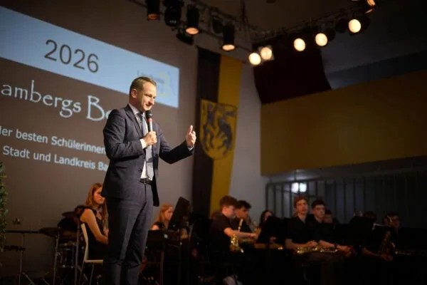 Mit Bestnoten hinaus in die Welt: 90 Absolventen in Bamberg ausgezeichnet 11 Mit Bestnoten hinaus in die Welt: 90 Absolventen in Bamberg ausgezeichnet 1