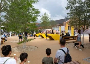Ein Platz, der verbindet: Bamberg beim Fotowettbewerb dabei 11 „Wo aus Raum Begegnung wird“: Mit diesem Motiv
vom KulturGarten am Platz der Menschenrechte beteiligt sich die
Stadt Bamberg am Fotowettbewerb der Städtebauförderung 2026. Quelle: hutterreimann Landschaftsarchitektur GmbH/Oliver
Kleinschmid