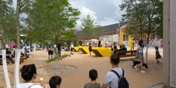 Ein Platz, der verbindet: Bamberg beim Fotowettbewerb dabei 12 „Wo aus Raum Begegnung wird“: Mit diesem Motiv
vom KulturGarten am Platz der Menschenrechte beteiligt sich die
Stadt Bamberg am Fotowettbewerb der Städtebauförderung 2026. Quelle: hutterreimann Landschaftsarchitektur GmbH/Oliver
Kleinschmid