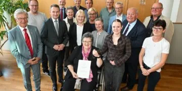 Ehrenzeichen für Christine Köhler aus Oberhaid 12 Gruppenfoto (Quelle: Ronald Rinklef)