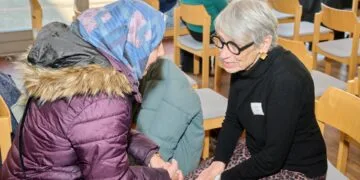 Ehrenamtstag für Integration in Bamberg: Gemeinsam anpacken 14 Begegnung und Austausch beim 1. Ehrenamtstag für
Integration: Ehrenamtliche Engagierte im Gespräch. Quelle: Jürgen Schraudner, Stadtarchiv