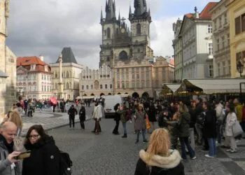 Bürgerreise nach Prag verbindet Kultur und Weihnachtszauber 10 Prag bietet so einiges. Das Motiv zeigt den Altstädter
Ring mit der Teynkirche im Hintergrund. Quelle: Gerhard Beck