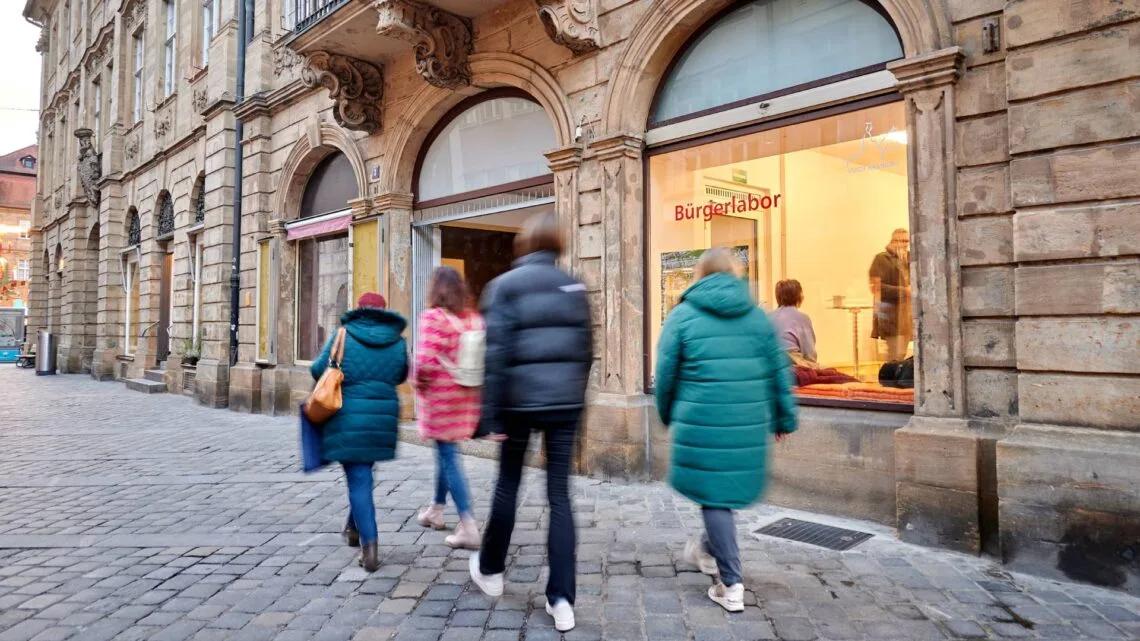 Im Bürgerlabor in der Hauptwachstraße geht es am
Tag des offenen Denkmals um die NetzWERKE in der Stadt Bamberg. Quelle: Stadt Bamberg, Sonja Seufferth