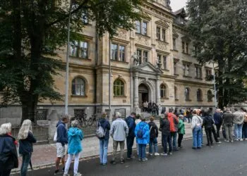 Großer Andrang am Zentraljustizgebäude: Die Besucherinnen und
Besucher mussten teilweise Geduld mitbringen. / Foto: Stadt Bamberg, Ronald Rinklef
