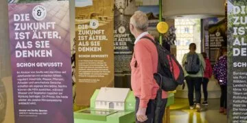 Was das Bamberger Welterbe für Nachhaltigkeit lehrt 12 Im Zentrum Welterbe war zum Tag des offenen Denkmals unter
anderem die Ausstellung 'Welterbe und Nachhaltigkeit – Die Zukunft
ist älter als Sie denken' zu sehen. Quelle: Stadtarchiv Bamberg, Nadine Gumpert