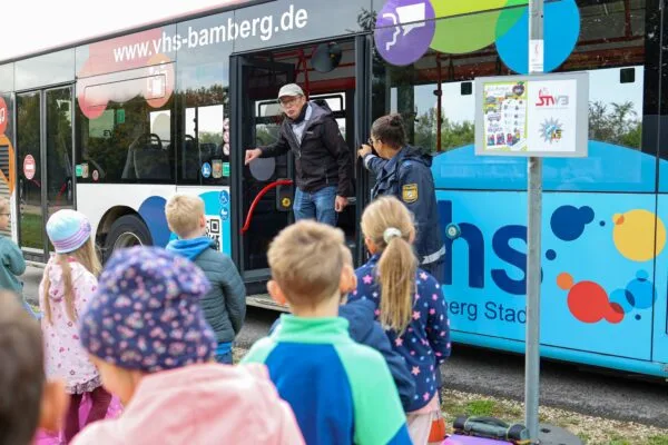 Grundschulkinder trainieren den Bamberger Straßenverkehr 11 Grundschulkinder trainieren den Bamberger Straßenverkehr 1