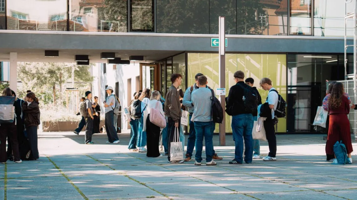 Ankommen, orientieren und Kontakte knüpfen: Die Erstsemestereinführungstage erleichterten den neuen Studierenden den Start an der Universität Bamberg. Quelle: Elisabeth Miedl/Universität Bamberg