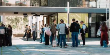 Universität Bamberg verzeichnet mehr Studienanfänger 12 Ankommen, orientieren und Kontakte knüpfen: Die Erstsemestereinführungstage erleichterten den neuen Studierenden den Start an der Universität Bamberg. Quelle: Elisabeth Miedl/Universität Bamberg