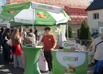 Rekordbesucherzahl beim 9. Genusstag in Stegaurach 18 Die Regionalkampagne „Genussla“ lud am vergangenen Sonntag, 27. September, zum 9. Genusstag nach Stegaurach ein. Zahlreiche Mitwirkende machten den Tag zu einem besonderen Erlebnis. (Quelle: Daniel Nagel)