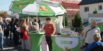 Rekordbesucherzahl beim 9. Genusstag in Stegaurach 12 Die Regionalkampagne „Genussla“ lud am vergangenen Sonntag, 27. September, zum 9. Genusstag nach Stegaurach ein. Zahlreiche Mitwirkende machten den Tag zu einem besonderen Erlebnis. (Quelle: Daniel Nagel)