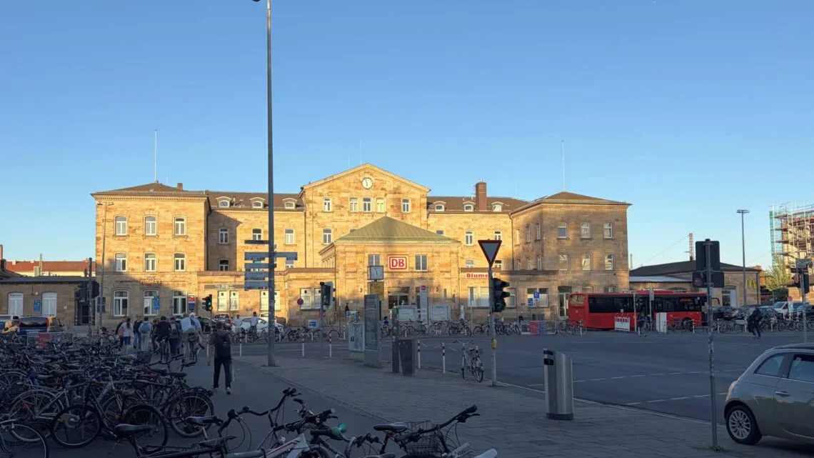 Bamberg will zum „Zukunftsbahnhof“ werden 10 Die Stadt Bamberg möchte, dass der Bahnhof
inklusive Vorplatz im Zuge des Bahnausbaus attraktiver gestaltet
wird. Quelle: Stadt Bamberg, Michael Memmel