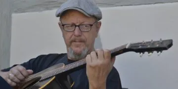 Rainer Brunn bringt akustischen Blues nach Bamberg 15 Rainer Brunn nimmt das Publikum beim Konzert 'Herbst-Blues' mit auf eine Reise durch die Geschichte
des akustischen Blues. Quelle: Rainer Brunn (priv.)