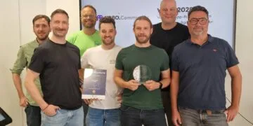 Bamberg-App und BamBoards feiern bundesweite Erfolge 12 Die URBO-Community mit dem Ko-Pionierpreis für
die Entwicklung einer modularen Stadt-App und digitalen Infostelle. Quelle: Smart City Bamberg
