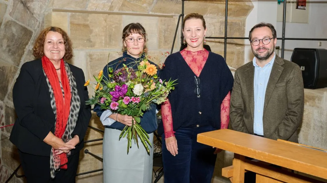 v. l.: Referentin für Kultur, Welterbe und Tourismus
und Juryvorsitzende Ulrike Siebenhaar, Preisträgerin Silja Beck,
dritte Bürgermeisterin Eva Jutzler und Direktor der Museen der Stadt
Bamberg Dr. Fabian Ludovico,  © Jürgen Schraudner, Stadtarchiv Bamberg