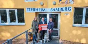 Stadtwerke Bamberg spenden 500 Euro an den Tierschutzverein 14 Spendenübergabe. Quelle: Stadtwerke Bamberg